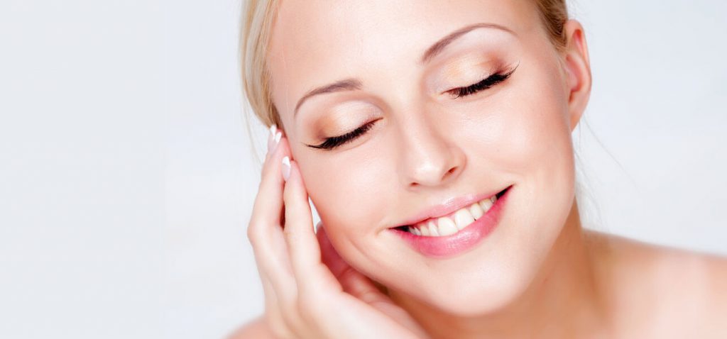 8 Natural Ways to Maintain Beautiful, Youthful Skin